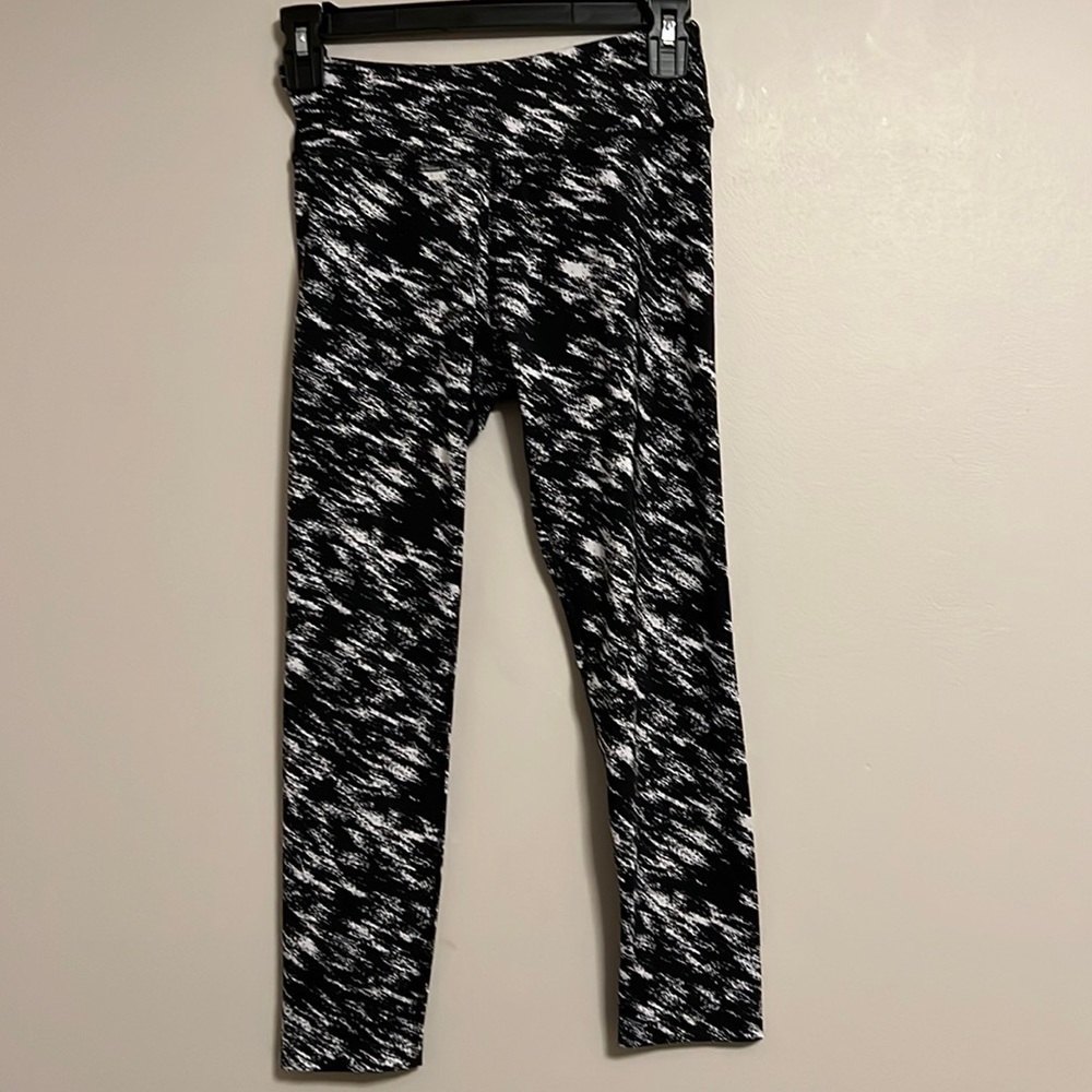 Beyond Yoga |‎ Black and White Crops